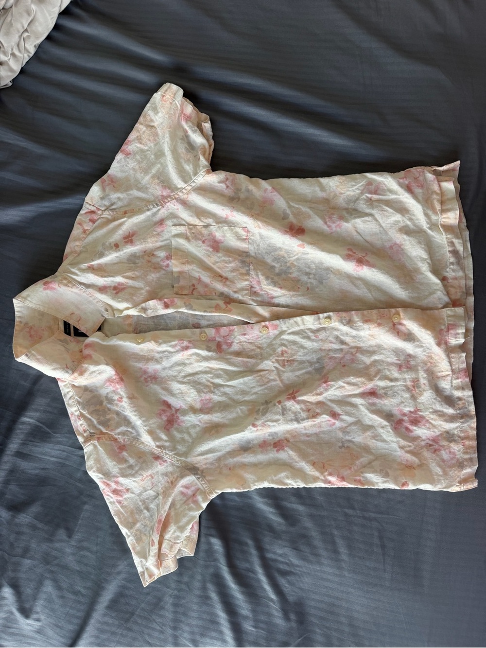 Gap casual shirt with a pastel pink and cream floral print
